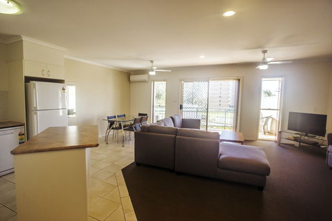 Town Beach Beachcomber Resort - Accommodation Sunshine Coast 2
