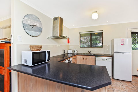 Unit 3, 5-/ Surf Avenue, Carrickalinga - Accommodation Sunshine Coast 1
