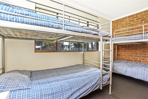 Unit 3, 5-/ Surf Avenue, Carrickalinga - Accommodation Sunshine Coast 3