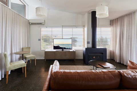 Hotel Sorrento - Accommodation Sunshine Coast 1