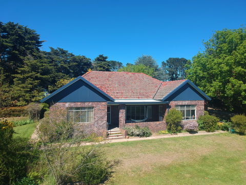 Roslyn Estate Farmhouse - Accommodation Sunshine Coast 0