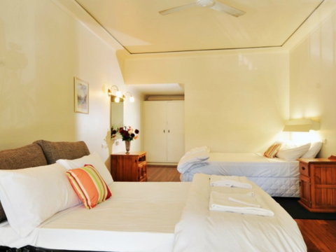The Eltham Hotel - Accommodation Sunshine Coast 1