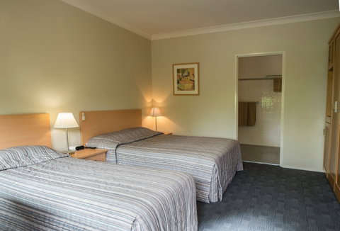 The Crown Hotel Motel - Accommodation Sunshine Coast 2