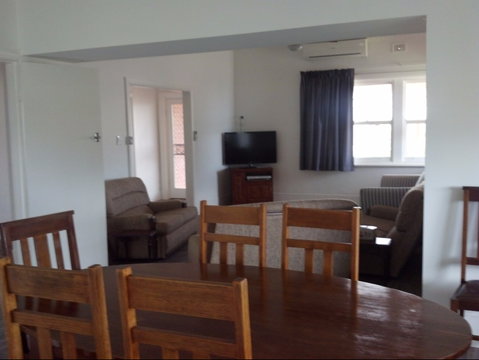 Alby's - Accommodation Sunshine Coast 1