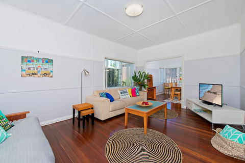 Central N Surf - Accommodation Sunshine Coast 1