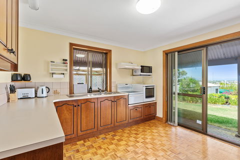 Century21 SouthCoast: Reef & Vines Port Noarlunga - Accommodation Sunshine Coast 2
