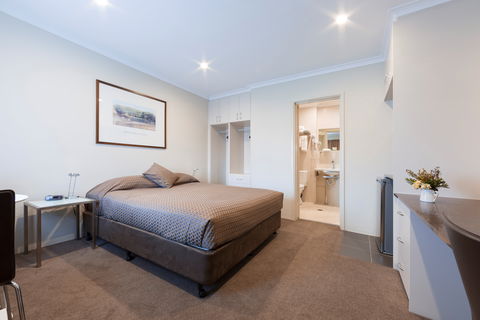 Forrest Hotel And Apartments - Accommodation Sunshine Coast 2