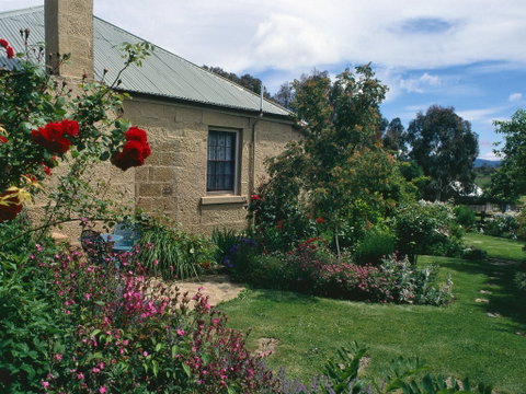 Hamilton's Cottage Collection And Country Gardens - Georges Cottage - Accommodation Sunshine Coast 1