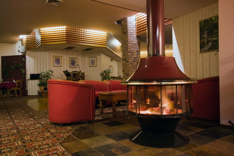 McNevins Warwick Motel And Gunyah Restaurant - Accommodation Sunshine Coast 1