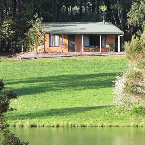 Pemberton Lake View Chalets - Accommodation Sunshine Coast 0