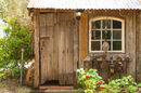 Red Tractor Retreat - Accommodation Sunshine Coast 0