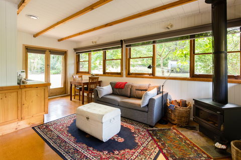 Braeside Mount Macedon Country Retreat - Accommodation Sunshine Coast 0