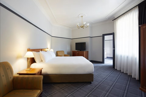 Brassey Hotel - Accommodation Sunshine Coast 0