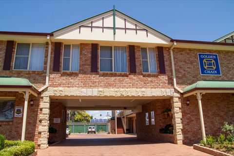 Endeavour Court Motor Inn - Accommodation Sunshine Coast 1