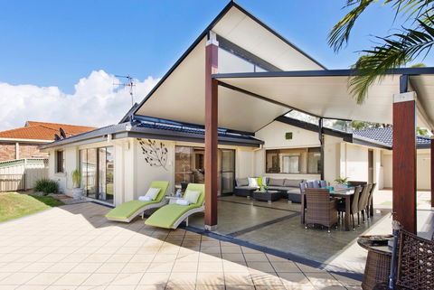 Fran, Private Jetty On Port Canals - Accommodation Sunshine Coast 1