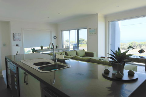 Horizons Part Of Blue Fin Holiday Homes - Accommodation Sunshine Coast 1