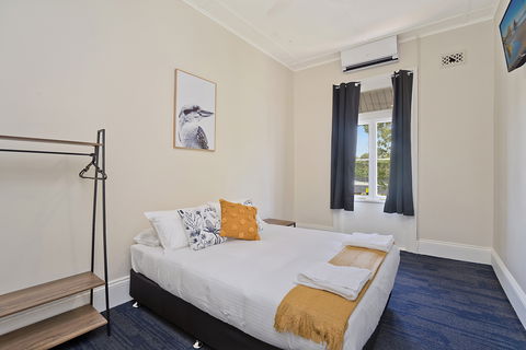 Imperial Hotel - Accommodation Sunshine Coast 2