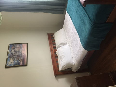 Lake Leake Inn - Accommodation Sunshine Coast 1