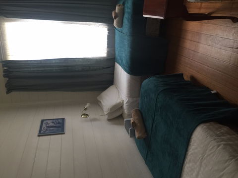 Lake Leake Inn - Accommodation Sunshine Coast 2