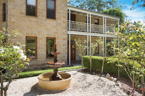 Le Chateau - Accommodation Sunshine Coast 0