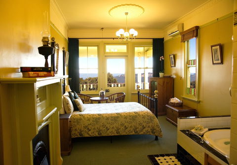 Moments Mountain Retreat - Accommodation Sunshine Coast 0