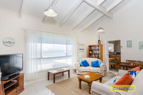 Rattie's Residence - Accommodation Sunshine Coast 1