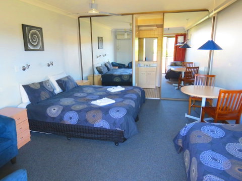 Sisleys Motel - Accommodation Sunshine Coast 0