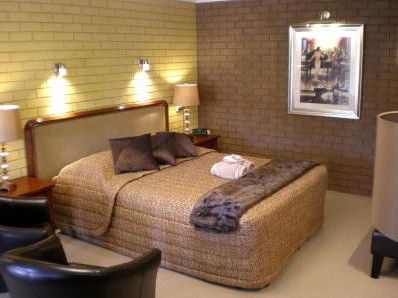 Estelle Kramer Motor Inn - Accommodation Sunshine Coast 0
