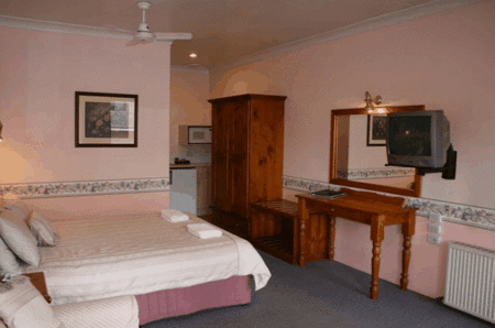 New England Motor Inn - Accommodation Sunshine Coast 1