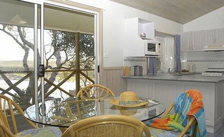Berrara Beach Holiday Chalets - Accommodation Sunshine Coast 4