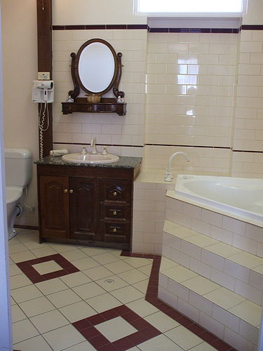 Shamrock Hotel - Accommodation Sunshine Coast 1