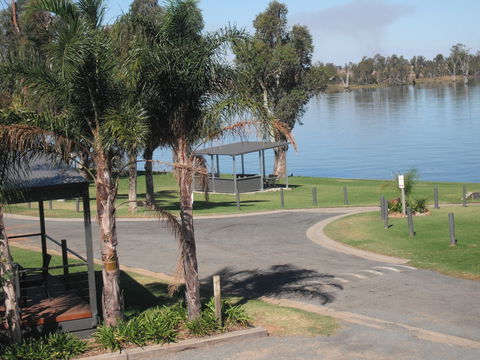DC On The Lake - Accommodation Sunshine Coast 0