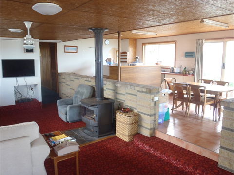 Island View Retreat - Accommodation Sunshine Coast 1