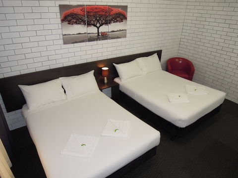 Jackaroo Apartments - Motel - Accommodation Sunshine Coast 0
