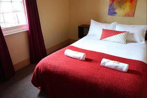 Royal Hotel Cooma - Accommodation Sunshine Coast 1