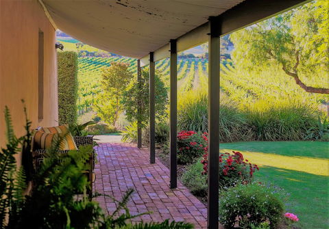 Seppeltsfield Vineyard Cottage - Accommodation Sunshine Coast 0