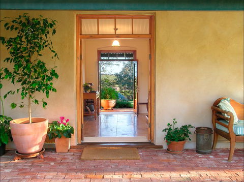 Seppeltsfield Vineyard Cottage - Accommodation Sunshine Coast 1