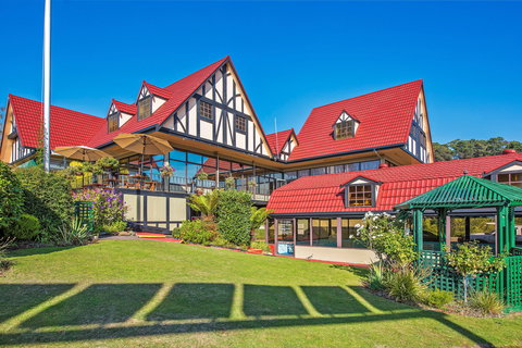 Village Family Motor Inn - Accommodation Sunshine Coast 0