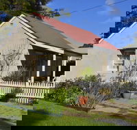 Almond Tree Cottage - Accommodation Sunshine Coast
