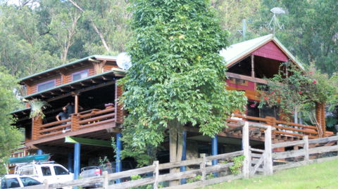 Bass Lodge - Accommodation Sunshine Coast 1