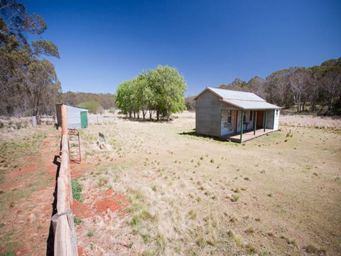 Brackens Hut - Accommodation Sunshine Coast 0