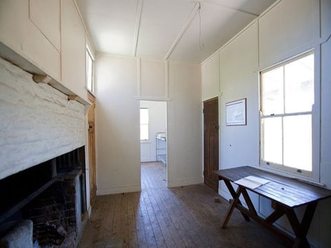 Brackens Hut - Accommodation Sunshine Coast 2