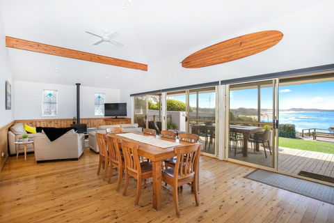 Bunky's By The Sea Holiday House - Accommodation Sunshine Coast 2