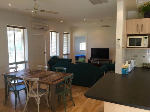 Carry Getaway - Accommodation Sunshine Coast 2