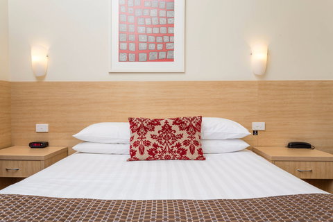 Club Motel And Apartments - Accommodation Sunshine Coast 0