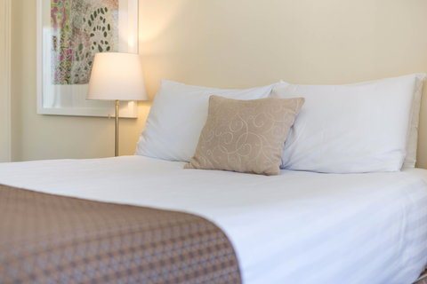 Club Motel And Apartments - Accommodation Sunshine Coast 1