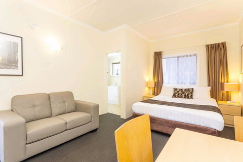 Club Motel And Apartments - Accommodation Sunshine Coast 2