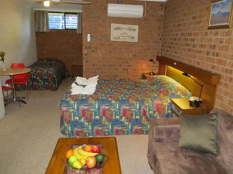 Colonial Motor Inn Pambula - Accommodation Sunshine Coast 0