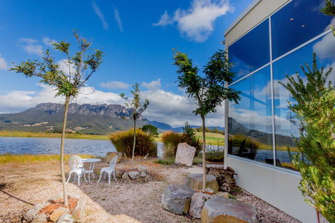 Eagles Nest Retreat - Accommodation Sunshine Coast 0