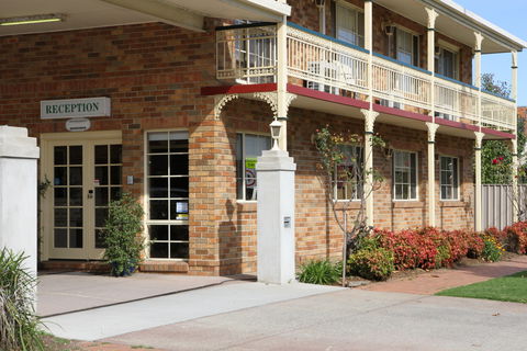 Grand Manor Motor Inn - Accommodation Sunshine Coast 0